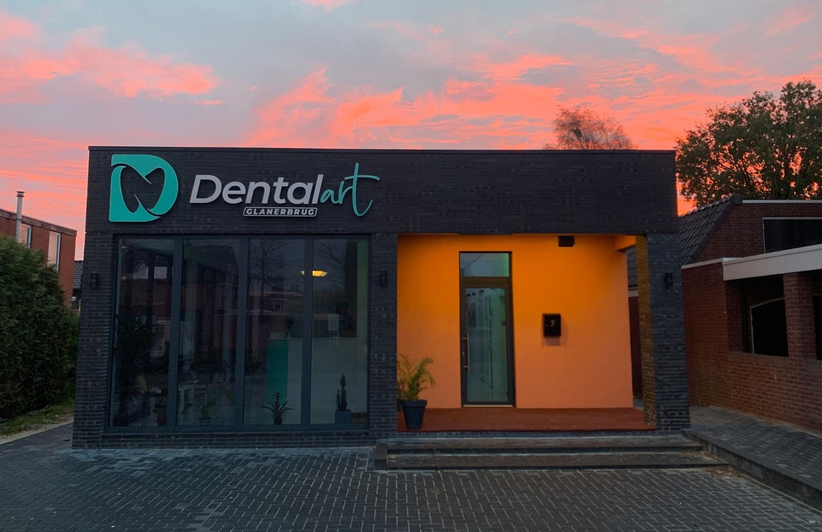 Dental Art Glanerbrug — interior and exterior photography